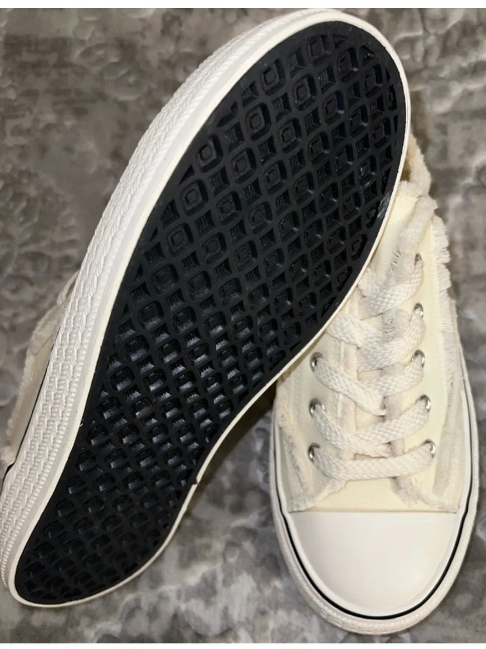 Cream Canvas Low-Top Sneakers_3